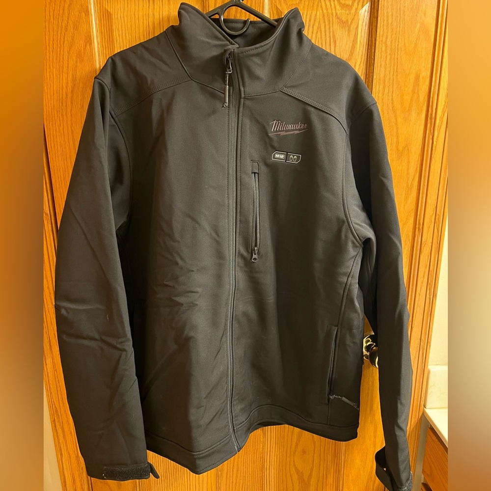 Milwaukee M12 Heated Toughshell XL Jacket with battery